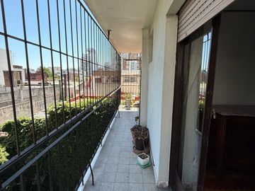 VENTA Av. Gaona al 1700 Caballito - Amplio Balcón 3 ambientes - Escritorio - Dependencia con su baño