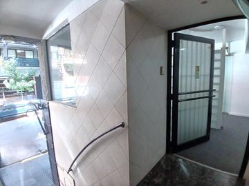 OPORTUNIDAD Amplio Departamento con cochera fija en Palermo  APTO CREDITO y profesional