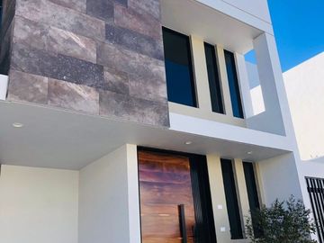 MAGNIFICA RESIDENCIA EN LOS ROBLES
