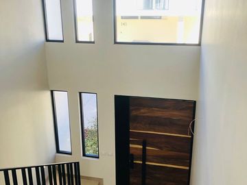 MAGNIFICA RESIDENCIA EN LOS ROBLES