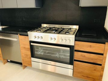 MAGNIFICA RESIDENCIA EN LOS ROBLES