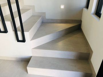 MAGNIFICA RESIDENCIA EN LOS ROBLES