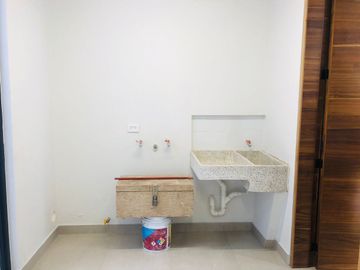 MAGNIFICA RESIDENCIA EN LOS ROBLES