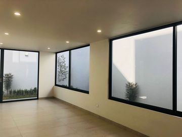 MAGNIFICA RESIDENCIA EN LOS ROBLES