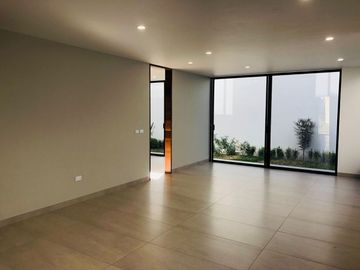 MAGNIFICA RESIDENCIA EN LOS ROBLES