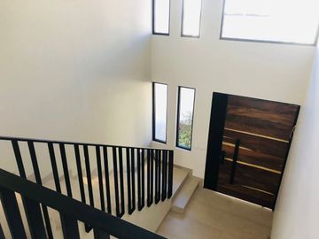 MAGNIFICA RESIDENCIA EN LOS ROBLES