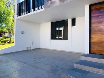 MAGNIFICA RESIDENCIA EN LOS ROBLES