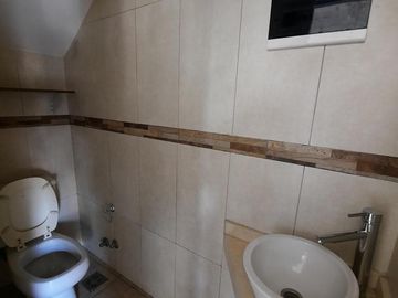 Casa de cinco ambientes en venta, Haras Maria Victoria.