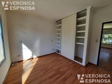 Casa de cinco ambientes en venta, Haras Maria Victoria.