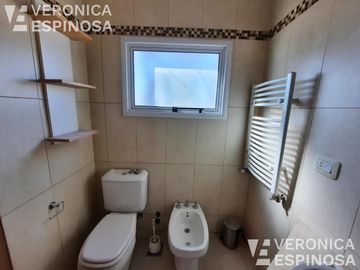 Casa de cinco ambientes en venta, Haras Maria Victoria.