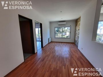 Casa de cinco ambientes en venta, Haras Maria Victoria.