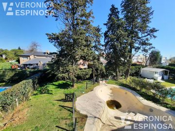 Casa de cinco ambientes en venta, Haras Maria Victoria.