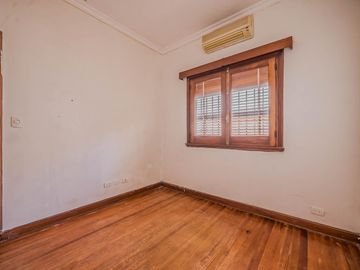 Venta Casa Olivos Vicente Lopez 4 ambientes con dependencia garage