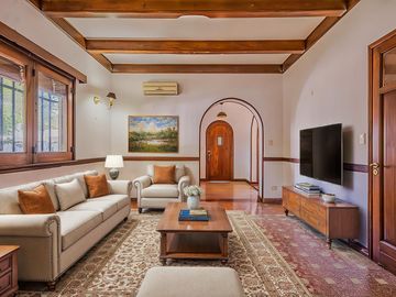 Venta Casa Olivos Vicente Lopez 4 ambientes con dependencia garage