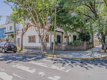 Venta Casa Olivos Vicente Lopez 4 ambientes con dependencia garage
