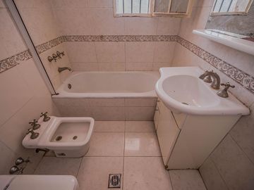 Venta Casa Olivos Vicente Lopez 4 ambientes con dependencia garage