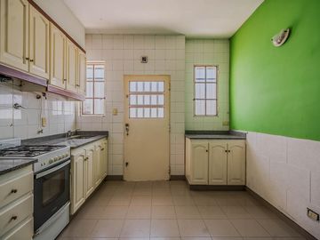 Venta Casa Olivos Vicente Lopez 4 ambientes con dependencia garage
