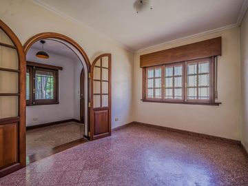 Venta Casa Olivos Vicente Lopez 4 ambientes con dependencia garage