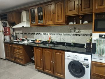 Casa en venta - 3 Dormitorios 2 Baños 1 Cochera - 407Mts2 - Ezpeleta