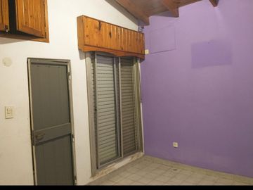 Casa en venta - 3 Dormitorios 2 Baños 1 Cochera - 407Mts2 - Ezpeleta