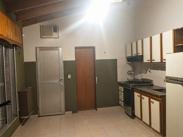 Casa en venta - 3 Dormitorios 2 Baños 1 Cochera - 407Mts2 - Ezpeleta