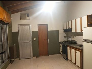 Casa en venta - 3 Dormitorios 2 Baños 1 Cochera - 407Mts2 - Ezpeleta