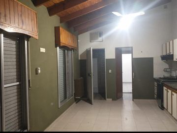 Casa en venta - 3 Dormitorios 2 Baños 1 Cochera - 407Mts2 - Ezpeleta