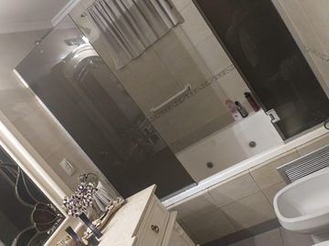 Casa en venta - 3 Dormitorios 2 Baños 1 Cochera - 407Mts2 - Ezpeleta