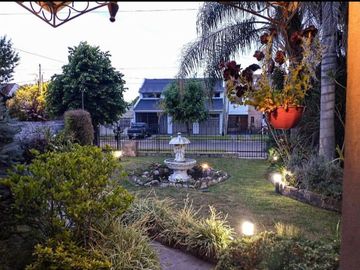 Casa en venta - 3 Dormitorios 2 Baños 1 Cochera - 407Mts2 - Ezpeleta