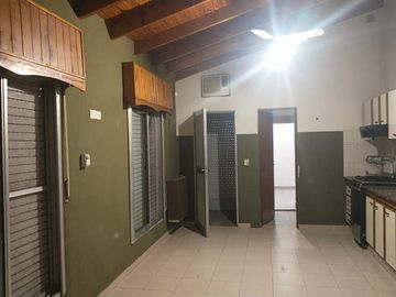Casa en venta - 3 Dormitorios 2 Baños 1 Cochera - 407Mts2 - Ezpeleta