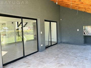 Venta Casa -  Los Arces / Pilar / Apta Credito