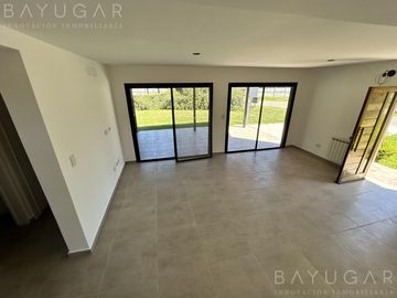 Venta Casa -  Los Arces / Pilar / Apta Credito