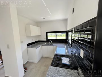 Venta Casa -  Los Arces / Pilar / Apta Credito