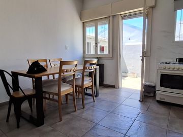 ¡Excelente PH Refaccionado de 3 Ambientes con Patio y Parrilla!- En Venta