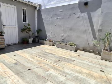¡Excelente PH Refaccionado de 3 Ambientes con Patio y Parrilla!- En Venta