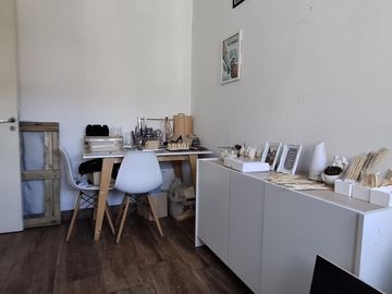 ¡Excelente PH Refaccionado de 3 Ambientes con Patio y Parrilla!- En Venta