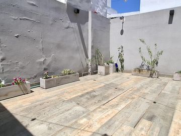 ¡Excelente PH Refaccionado de 3 Ambientes con Patio y Parrilla!- En Venta