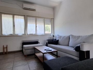 ¡Excelente PH Refaccionado de 3 Ambientes con Patio y Parrilla!- En Venta