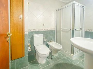 CASA 4 DORMITORIOSEN VENTA LA PLATA CON PILETA