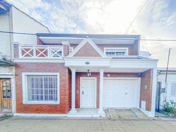 CASA 4 DORMITORIOSEN VENTA LA PLATA CON PILETA