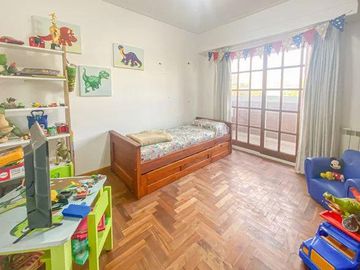 CASA 4 DORMITORIOSEN VENTA LA PLATA CON PILETA