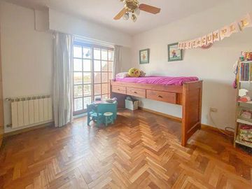 CASA 4 DORMITORIOSEN VENTA LA PLATA CON PILETA