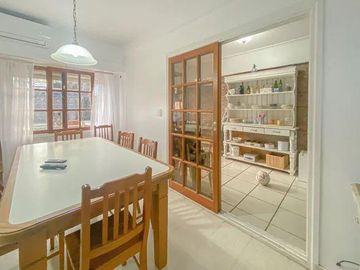 CASA 4 DORMITORIOSEN VENTA LA PLATA CON PILETA