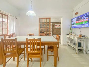 CASA 4 DORMITORIOSEN VENTA LA PLATA CON PILETA