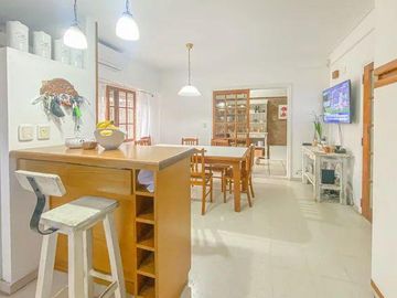 CASA 4 DORMITORIOSEN VENTA LA PLATA CON PILETA
