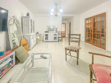 CASA 4 DORMITORIOSEN VENTA LA PLATA CON PILETA