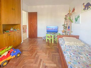 CASA 4 DORMITORIOSEN VENTA LA PLATA CON PILETA