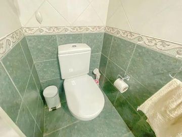 CASA 4 DORMITORIOSEN VENTA LA PLATA CON PILETA