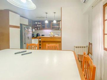 CASA 4 DORMITORIOSEN VENTA LA PLATA CON PILETA