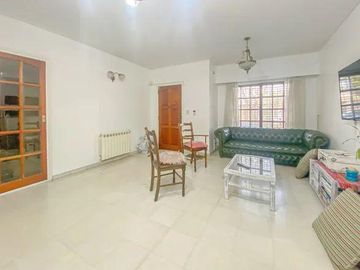 CASA 4 DORMITORIOSEN VENTA LA PLATA CON PILETA